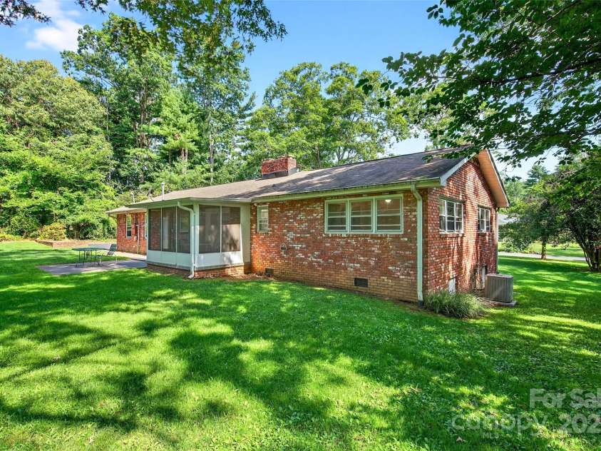 3135 Charlyne Drive, Hendersonville, NC 28792.  MLS# CAR4280457, YatesRealty ID 26791. 