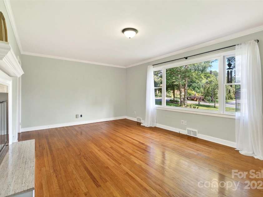 3135 Charlyne Drive, Hendersonville, NC 28792.  MLS# CAR4280457, YatesRealty ID 26791. 