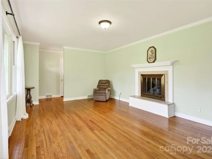 3135 Charlyne Drive, Hendersonville, NC 28792.  MLS# CAR4280457, YatesRealty ID 26791. 