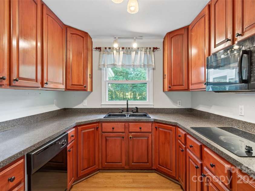 3135 Charlyne Drive, Hendersonville, NC 28792.  MLS# CAR4280457, YatesRealty ID 26791. 