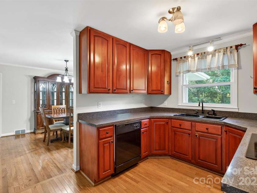 3135 Charlyne Drive, Hendersonville, NC 28792.  MLS# CAR4280457, YatesRealty ID 26791. 