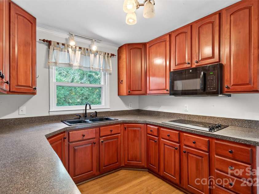 3135 Charlyne Drive, Hendersonville, NC 28792.  MLS# CAR4280457, YatesRealty ID 26791. 