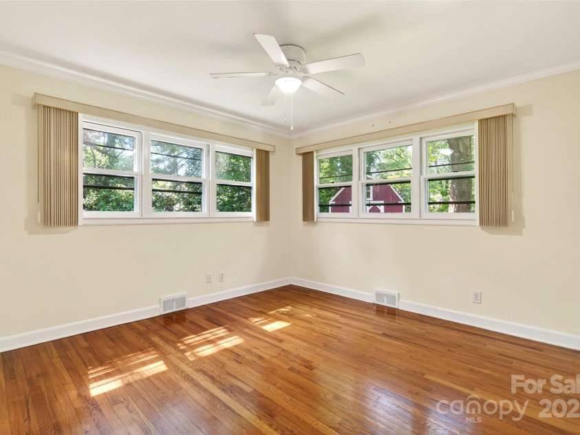 3135 Charlyne Drive, Hendersonville, NC 28792.  MLS# CAR4280457, YatesRealty ID 26791. 