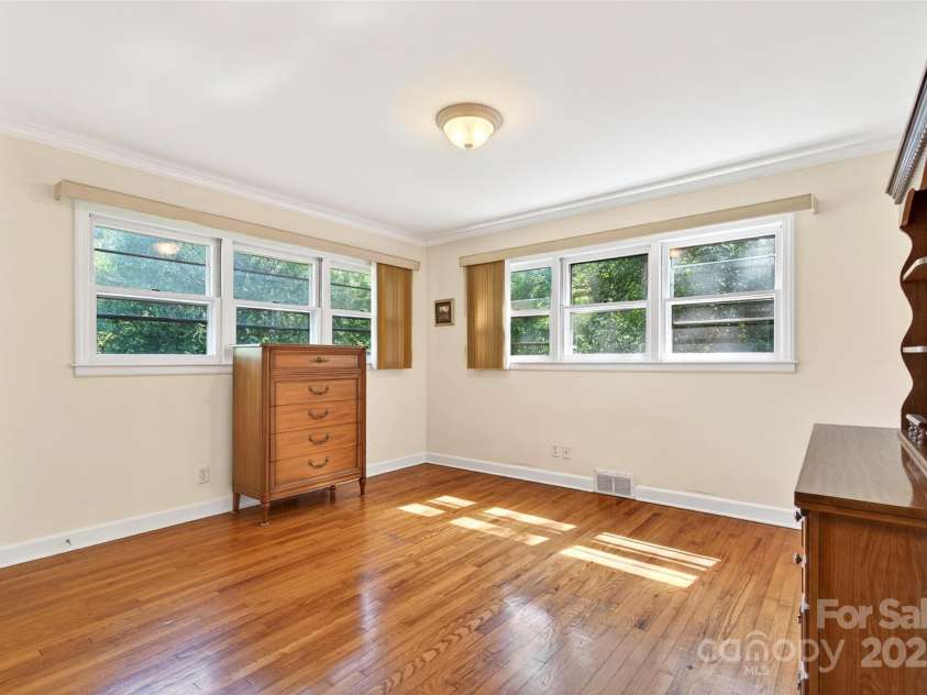 3135 Charlyne Drive, Hendersonville, NC 28792.  MLS# CAR4280457, YatesRealty ID 26791. 