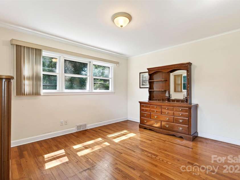 3135 Charlyne Drive, Hendersonville, NC 28792.  MLS# CAR4280457, YatesRealty ID 26791. 