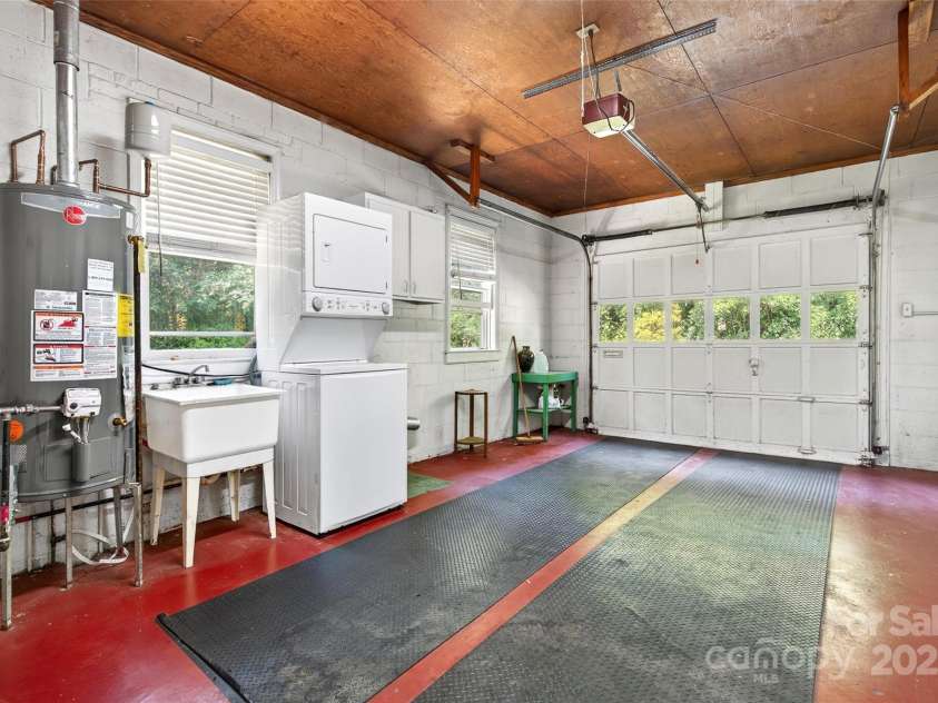 3135 Charlyne Drive, Hendersonville, NC 28792.  MLS# CAR4280457, YatesRealty ID 26791. 