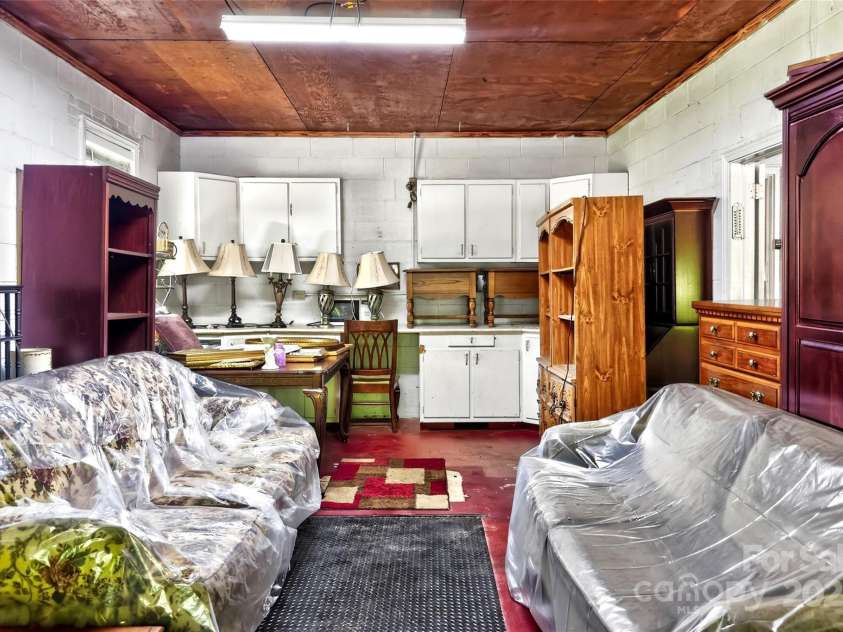 3135 Charlyne Drive, Hendersonville, NC 28792.  MLS# CAR4280457, YatesRealty ID 26791. 