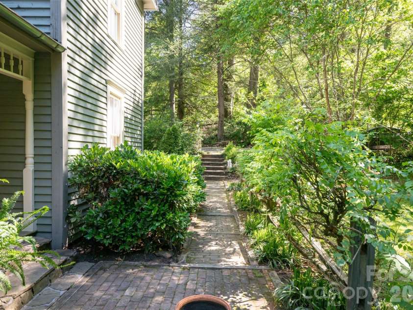 741A Morrow Branch Road, Leicester, NC 28748.  MLS# CAR4383543, YatesRealty ID 26791. 