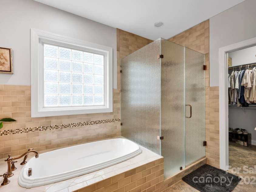 14505 Sunset Walk Lane, Huntersville, NC 28078.  MLS# CAR4258321, YatesRealty ID 26792. 