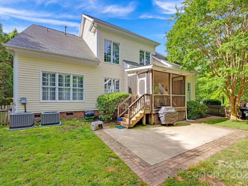 14505 Sunset Walk Lane, Huntersville, NC 28078.  MLS# CAR4258321, YatesRealty ID 26792. 