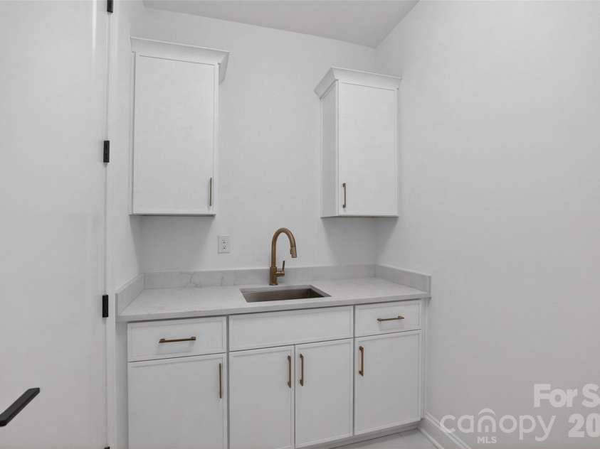 417 Cama Street, Charlotte, NC 28217.  MLS# CAR4380896, YatesRealty ID 26793. 