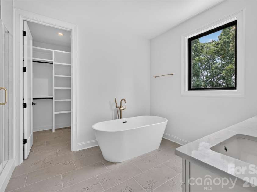 417 Cama Street, Charlotte, NC 28217.  MLS# CAR4380896, YatesRealty ID 26793. Primary Bathroom Upstairs