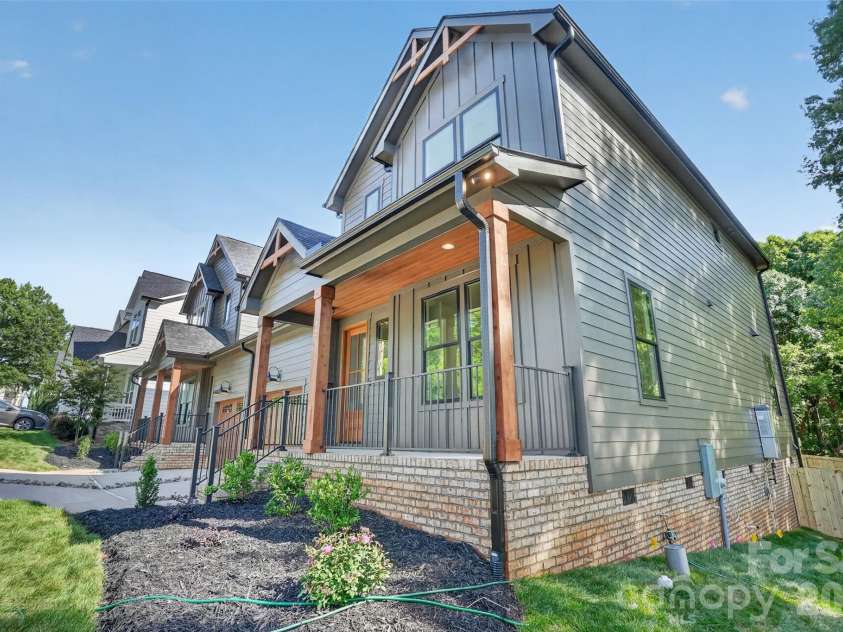 421 Cama Street, Charlotte, NC 28217.  MLS# CAR4380920, YatesRealty ID 26794. 