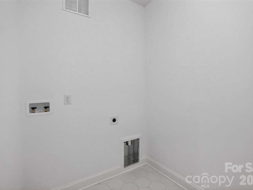 421 Cama Street, Charlotte, NC 28217.  MLS# CAR4380920, YatesRealty ID 26794. 