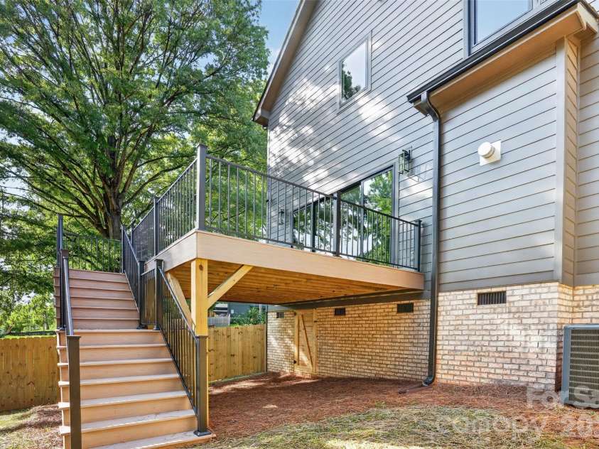 421 Cama Street, Charlotte, NC 28217.  MLS# CAR4380920, YatesRealty ID 26794. 