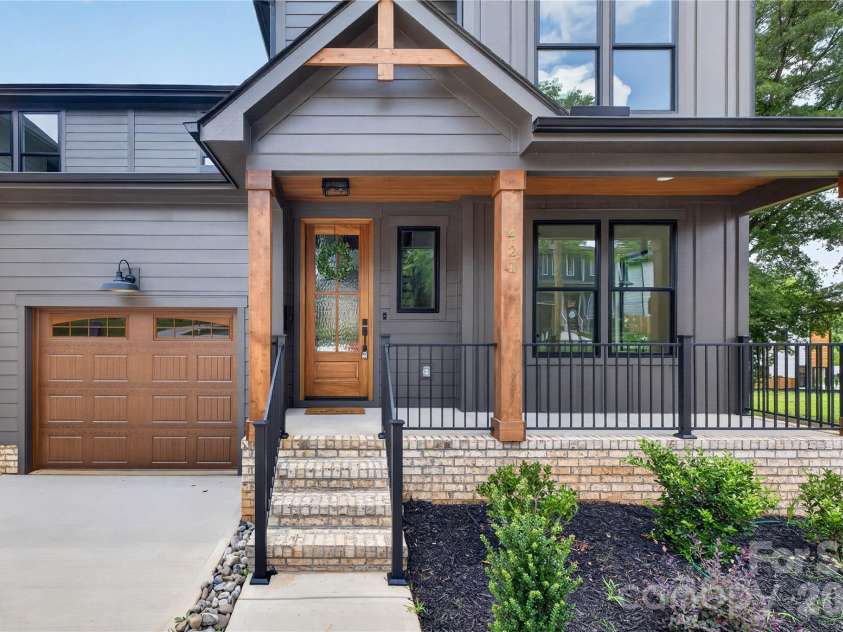 421 Cama Street, Charlotte, NC 28217.  MLS# CAR4380920, YatesRealty ID 26794. 