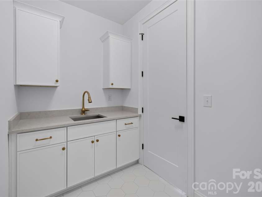 421 Cama Street, Charlotte, NC 28217.  MLS# CAR4380920, YatesRealty ID 26794. 