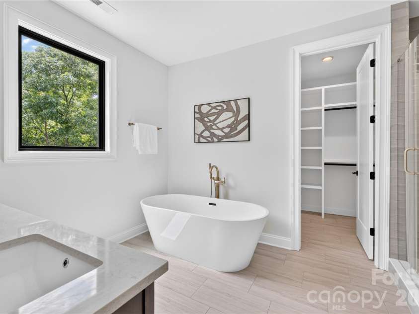 421 Cama Street, Charlotte, NC 28217.  MLS# CAR4380920, YatesRealty ID 26794. Primary Bathroom