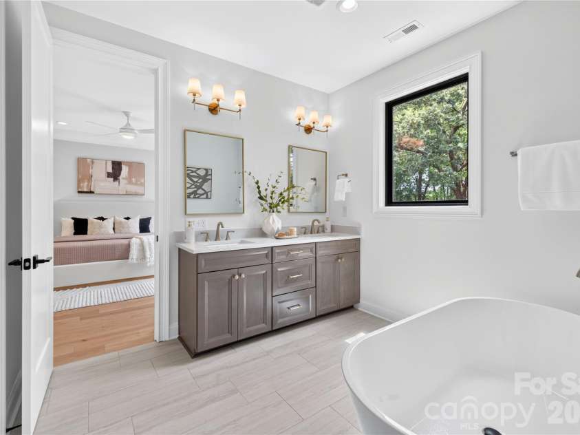 421 Cama Street, Charlotte, NC 28217.  MLS# CAR4380920, YatesRealty ID 26794. Primary Bathroom