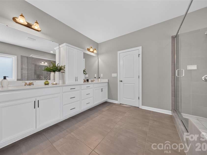 366 Hampton Trail Drive, Fort Mill, SC 29708.  MLS# CAR4400285, YatesRealty ID 26795. Custom Vanity