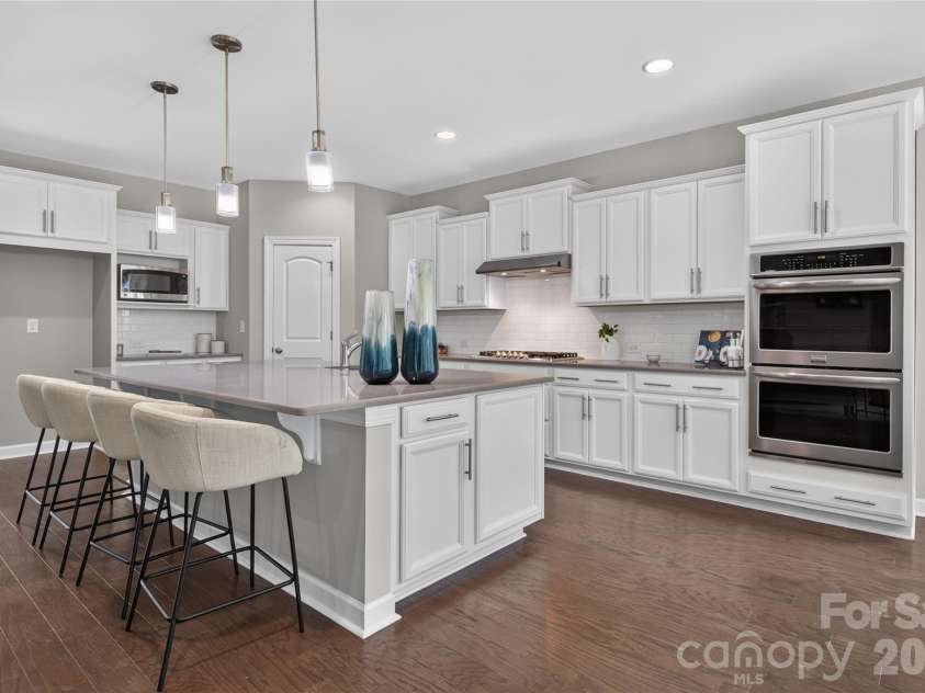 366 Hampton Trail Drive, Fort Mill, SC 29708.  MLS# CAR4400285, YatesRealty ID 26795. Double Wall Oven
