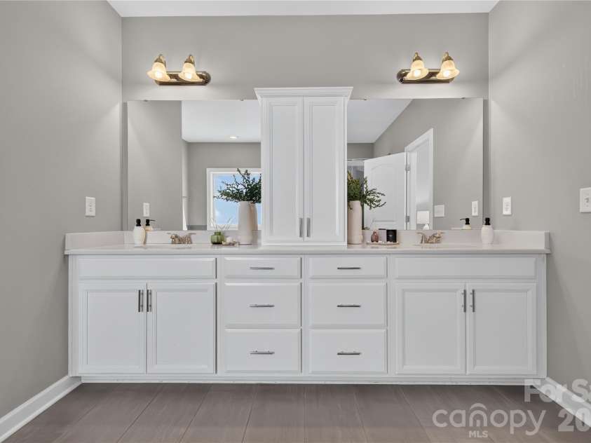 366 Hampton Trail Drive, Fort Mill, SC 29708.  MLS# CAR4400285, YatesRealty ID 26795. Dual Vanity