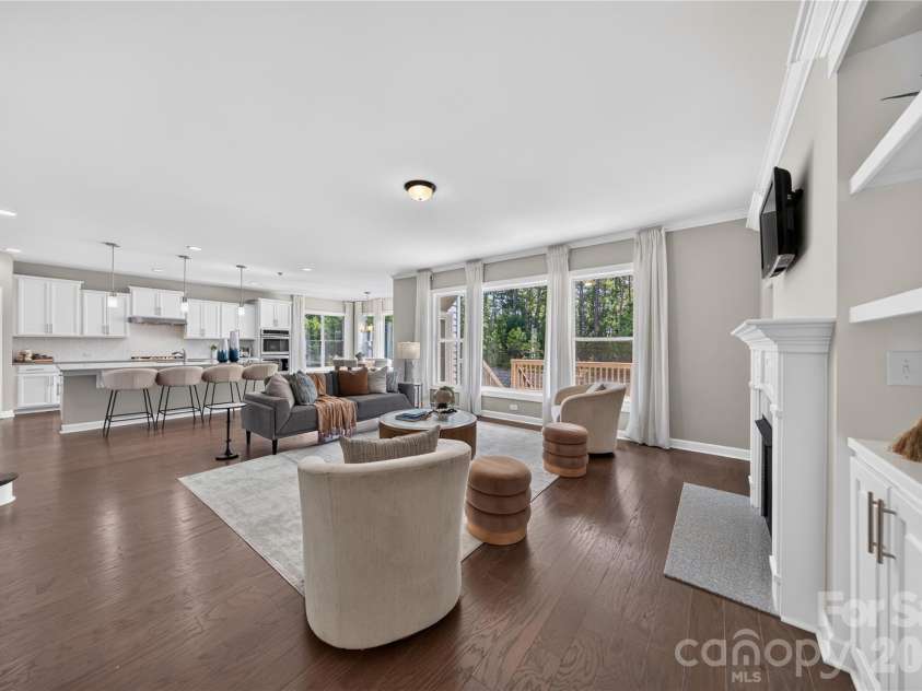 366 Hampton Trail Drive, Fort Mill, SC 29708.  MLS# CAR4400285, YatesRealty ID 26795. Great Room with Built-In Shelving