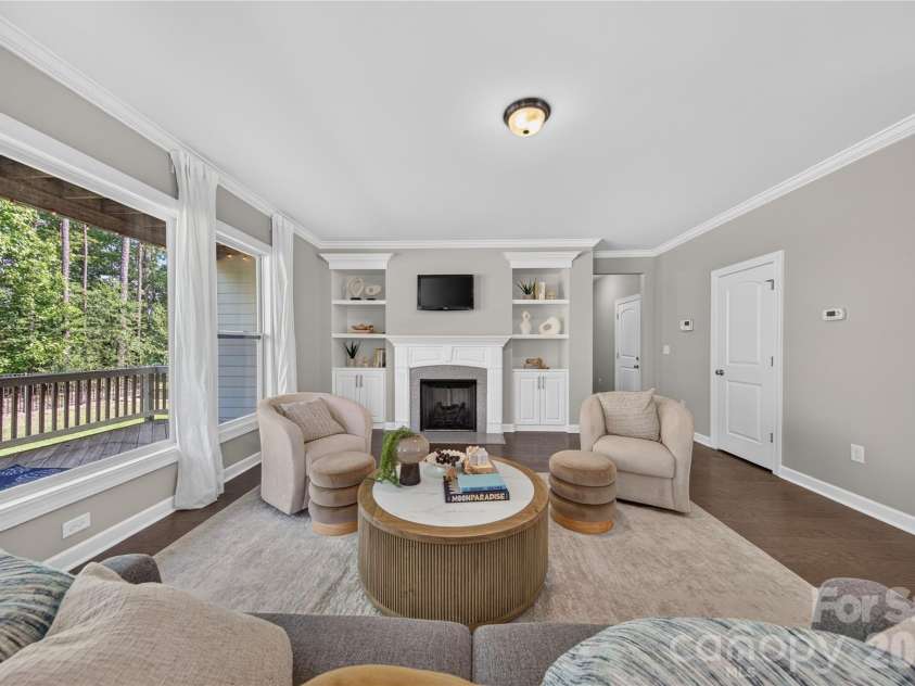 366 Hampton Trail Drive, Fort Mill, SC 29708.  MLS# CAR4400285, YatesRealty ID 26795. Great Room with Built-Ins
