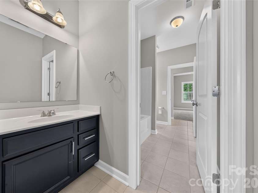 366 Hampton Trail Drive, Fort Mill, SC 29708.  MLS# CAR4400285, YatesRealty ID 26795. Jack & Jill Bath with Private Vanities