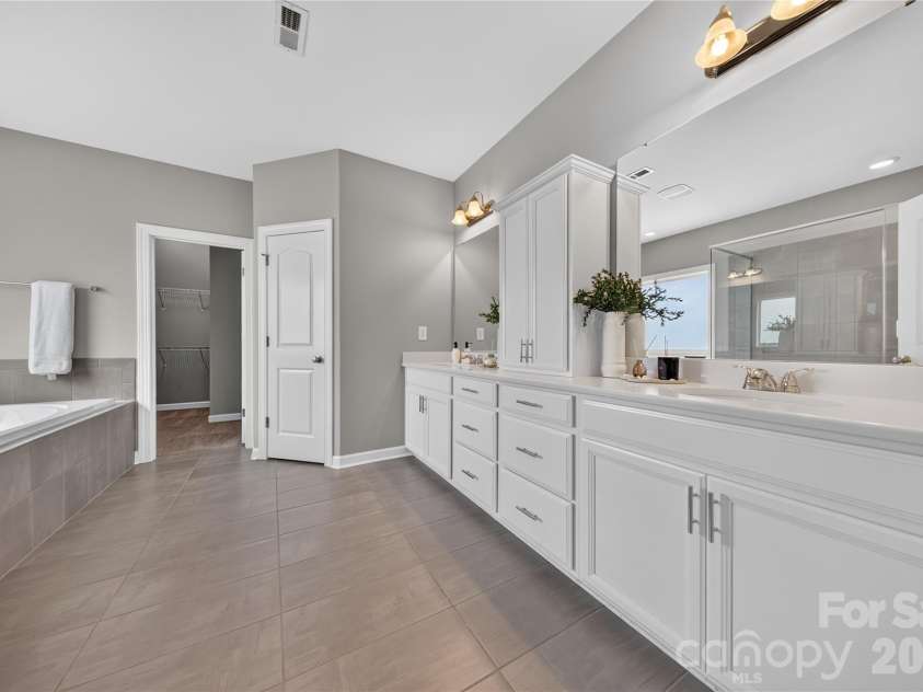 366 Hampton Trail Drive, Fort Mill, SC 29708.  MLS# CAR4400285, YatesRealty ID 26795. Primary Bath