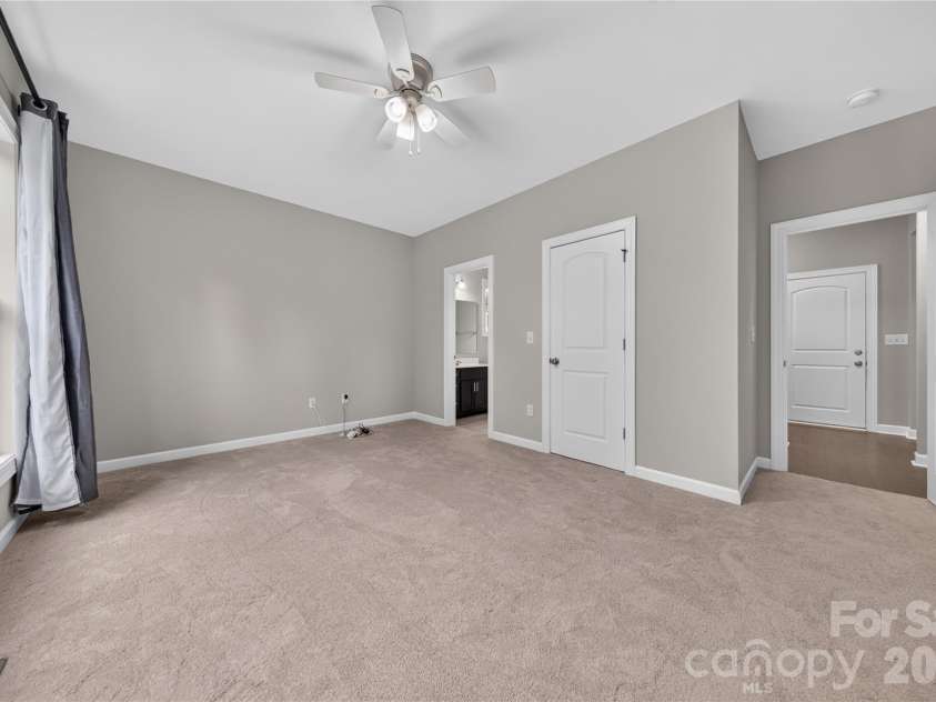 366 Hampton Trail Drive, Fort Mill, SC 29708.  MLS# CAR4400285, YatesRealty ID 26795. Private En Suite Bath