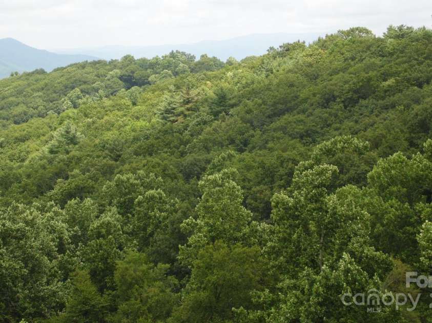 40 Club Villa Drive, Roaring Gap, NC 28627.  MLS# CAR4283360, YatesRealty ID 26795. 