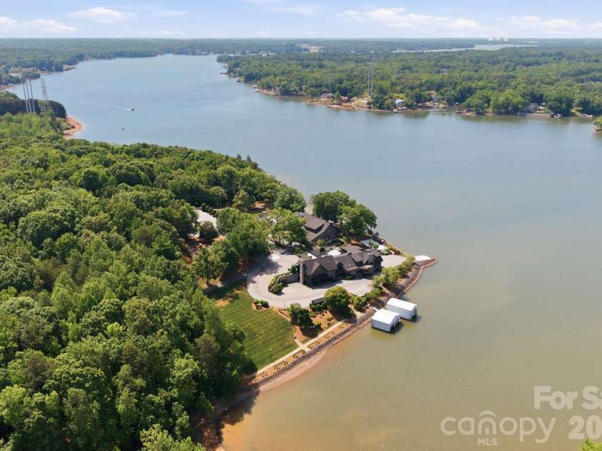 9719 Nine Eagles Lane, Charlotte, NC 28278.  MLS# CAR4388347, YatesRealty ID 26796. 
