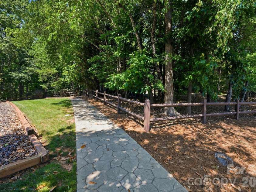 9719 Nine Eagles Lane, Charlotte, NC 28278.  MLS# CAR4388347, YatesRealty ID 26796. 
