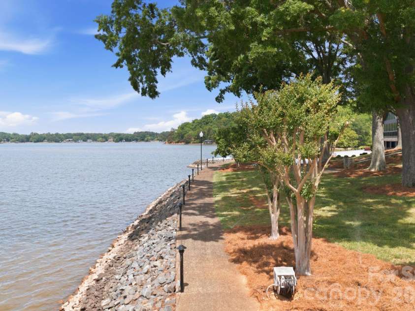 9719 Nine Eagles Lane, Charlotte, NC 28278.  MLS# CAR4388347, YatesRealty ID 26796. 