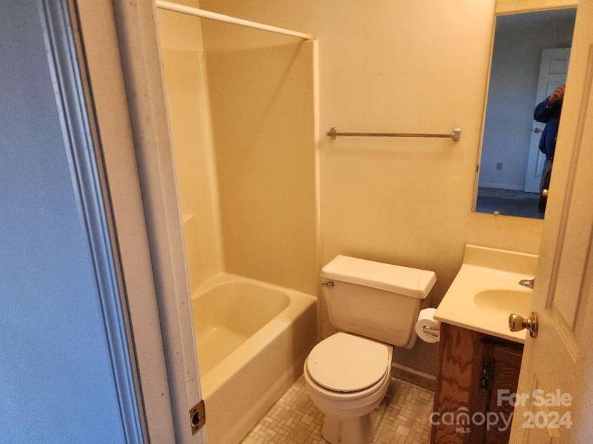 20 Coventry Lane, Burnsville, NC 28714.  MLS# CAR4199768, YatesRealty ID 268. Ensuite bathroom