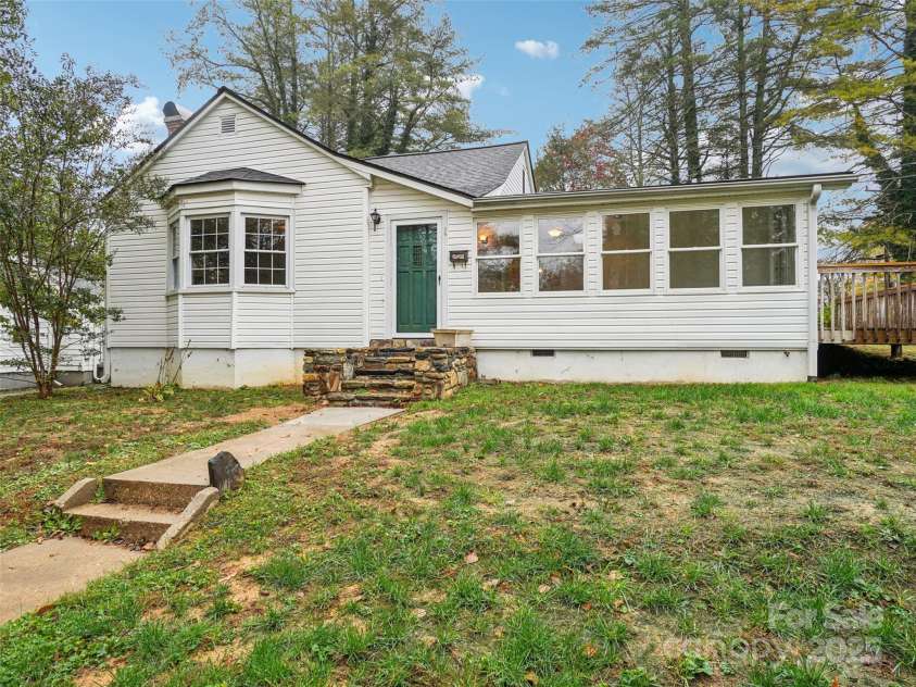 34 Parkview Drive, Brevard, NC 28712.  MLS# CAR4316145, YatesRealty ID 268. Front of house