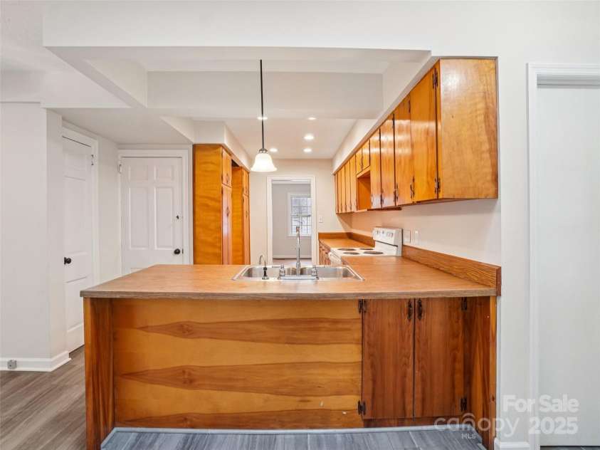 34 Parkview Drive, Brevard, NC 28712.  MLS# CAR4316145, YatesRealty ID 268. Kitchen