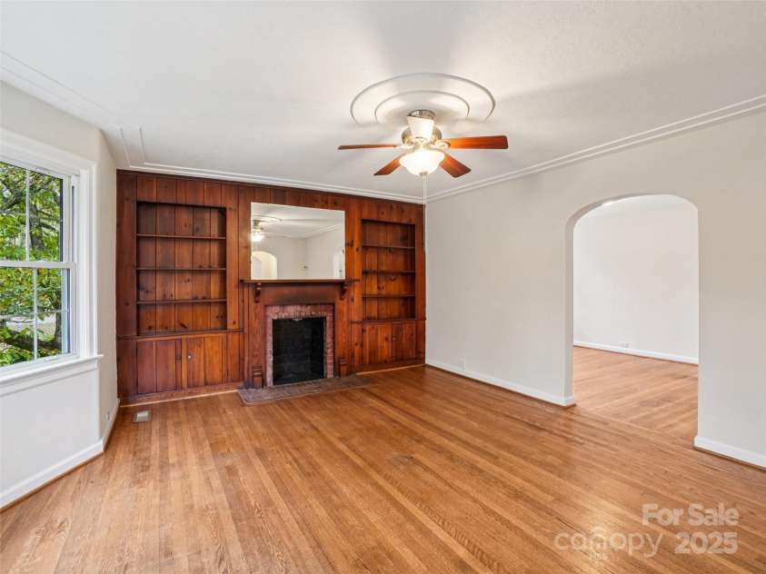 34 Parkview Drive, Brevard, NC 28712.  MLS# CAR4316145, YatesRealty ID 268. Living