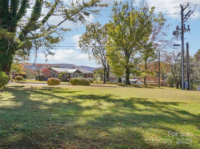 34 Parkview Drive, Brevard, NC 28712.  MLS# CAR4316145, YatesRealty ID 268. Side yard