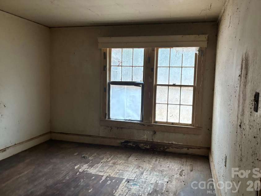 5724 Mooresville Road, Kannapolis, NC 28081.  MLS# CAR4331422, YatesRealty ID 2680. 