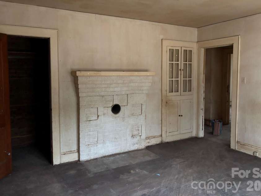 5724 Mooresville Road, Kannapolis, NC 28081.  MLS# CAR4331422, YatesRealty ID 2680. 