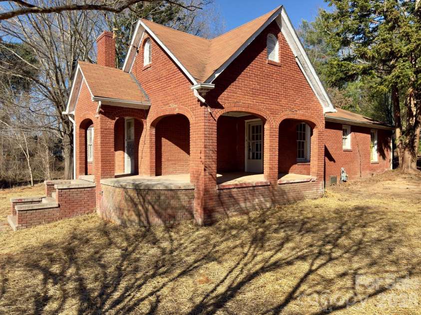 5724 Mooresville Road, Kannapolis, NC 28081.  MLS# CAR4331422, YatesRealty ID 2680. 