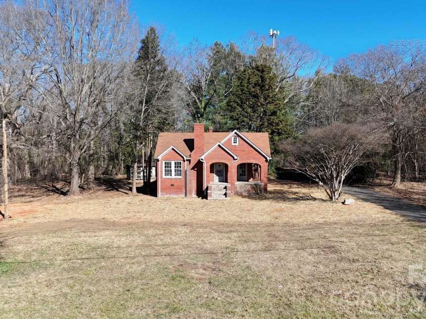 5724 Mooresville Road, Kannapolis, NC 28081.  MLS# CAR4331422, YatesRealty ID 2680. 