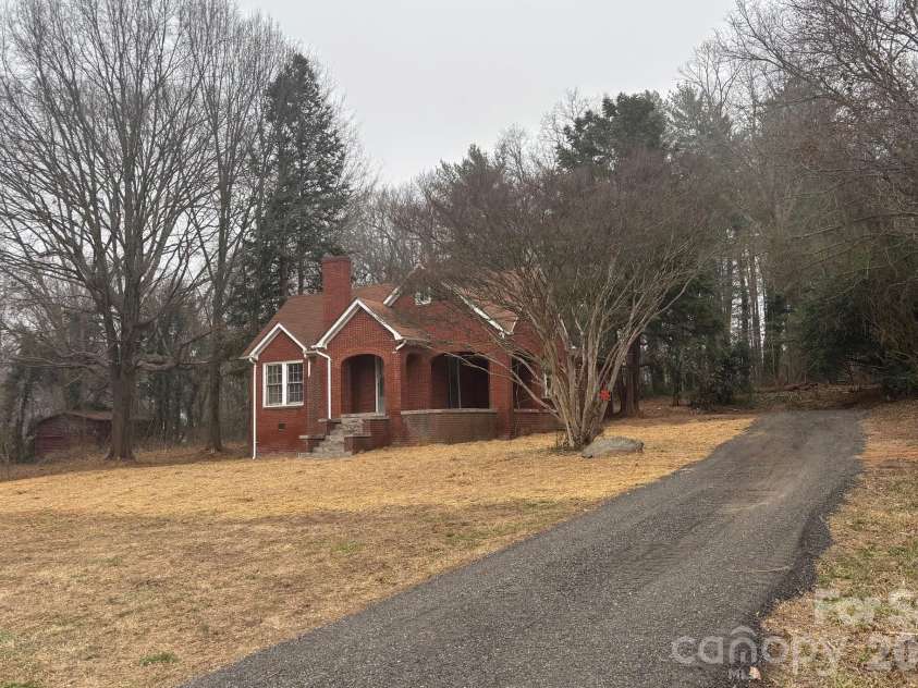 5724 Mooresville Road, Kannapolis, NC 28081.  MLS# CAR4331422, YatesRealty ID 2680. 