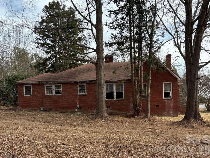 5724 Mooresville Road, Kannapolis, NC 28081.  MLS# CAR4331422, YatesRealty ID 2680. 