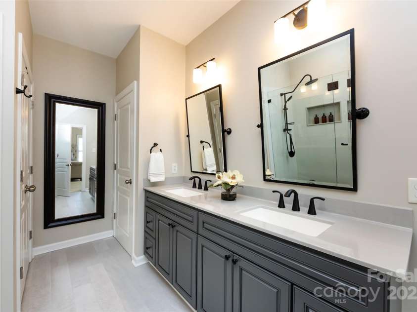 8457 Loxton Circle, Charlotte, NC 28214.  MLS# CAR4234891, YatesRealty ID 2680. 
