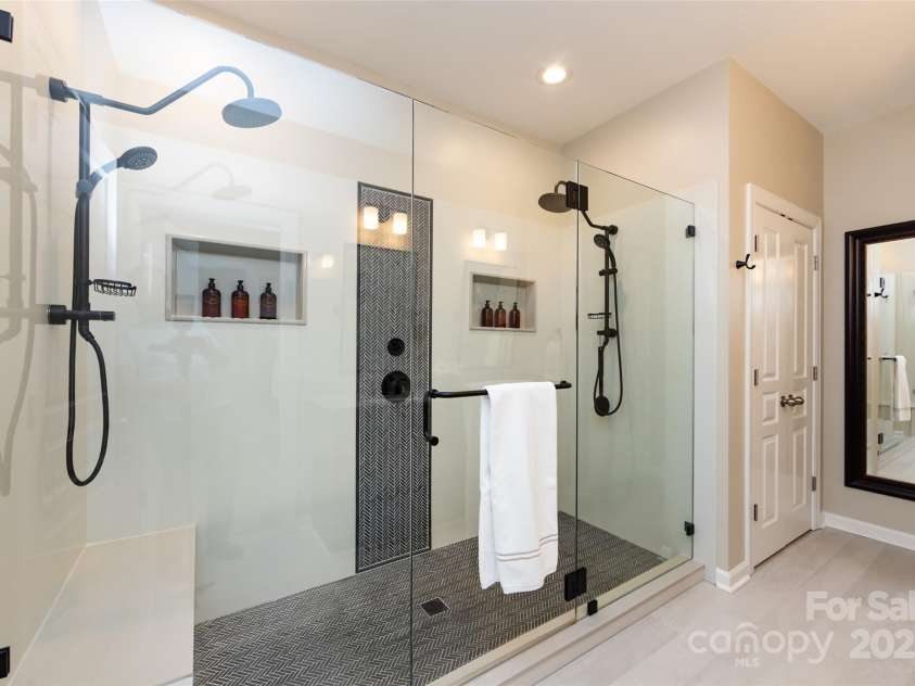 8457 Loxton Circle, Charlotte, NC 28214.  MLS# CAR4234891, YatesRealty ID 2680. 