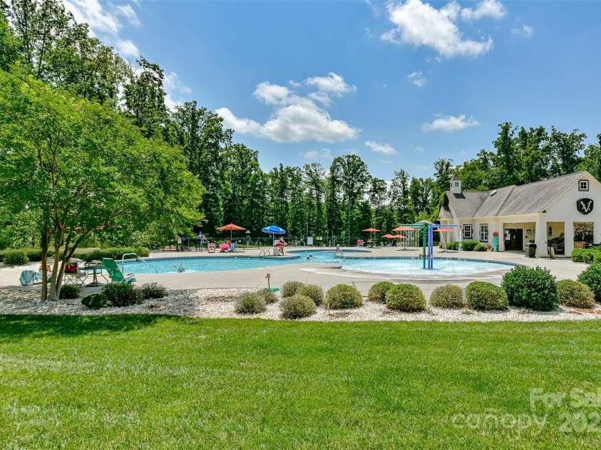 8457 Loxton Circle, Charlotte, NC 28214.  MLS# CAR4234891, YatesRealty ID 2680. 