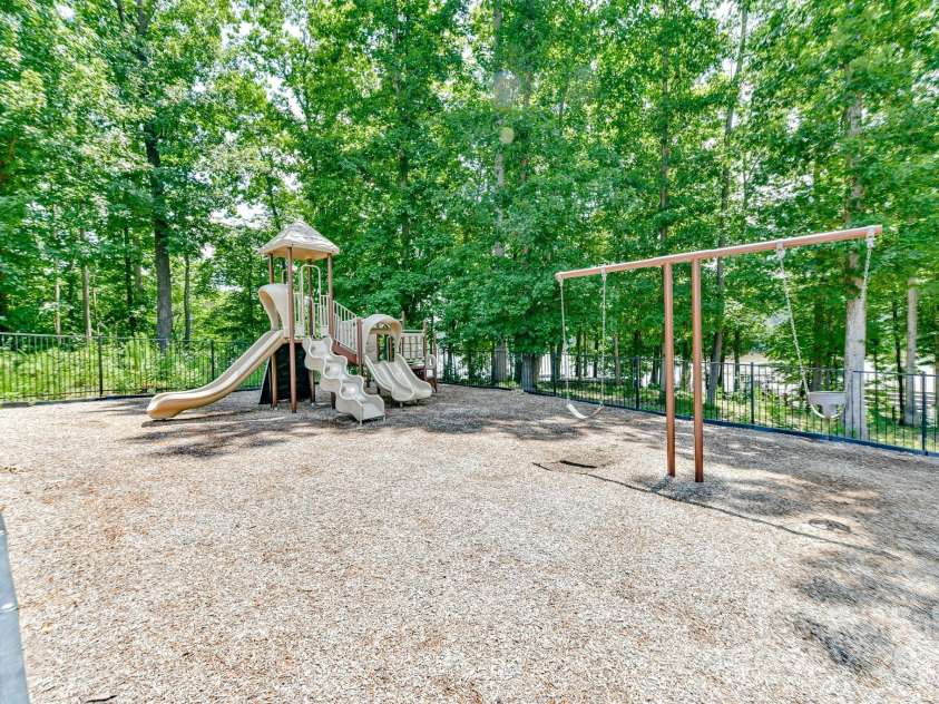 8457 Loxton Circle, Charlotte, NC 28214.  MLS# CAR4234891, YatesRealty ID 2680. 